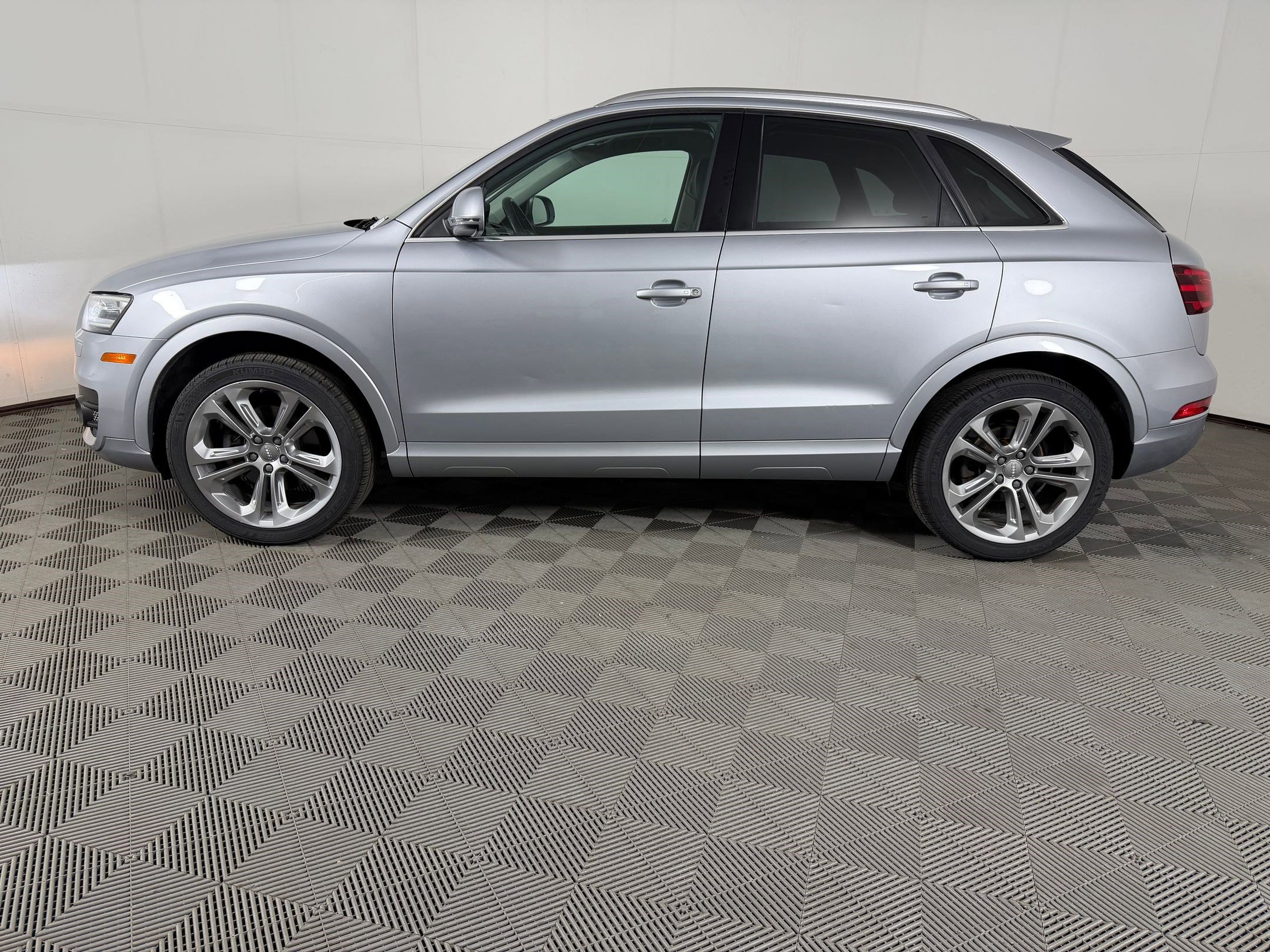 Used 2015 Audi Q3 2.0T Prestige AWD/4WD image 2