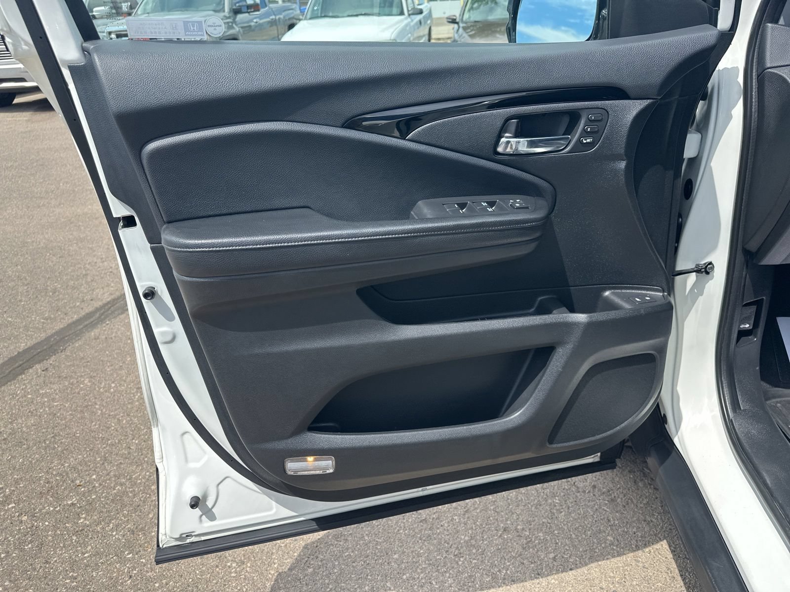 Used 2018 Honda Pilot Touring image 16
