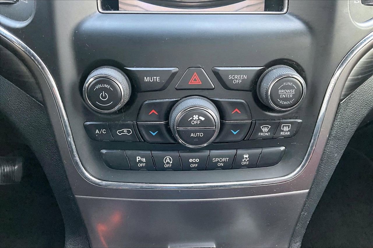 Used 2019 Jeep Grand Cherokee Laredo image 19