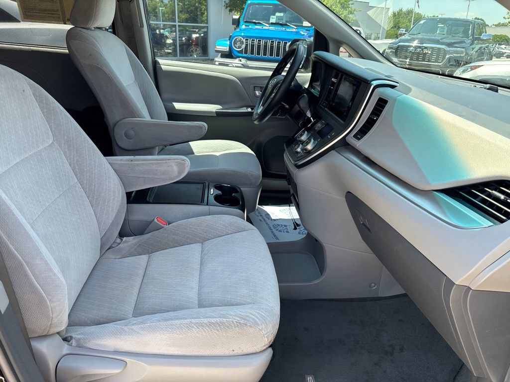 Used 2017 Toyota Sienna LE FWD image 56