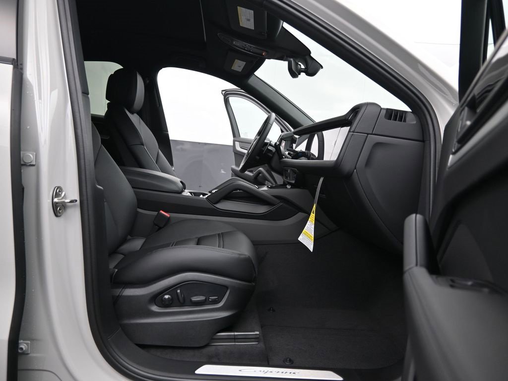 New 2025 Porsche Cayenne Coupe image 17