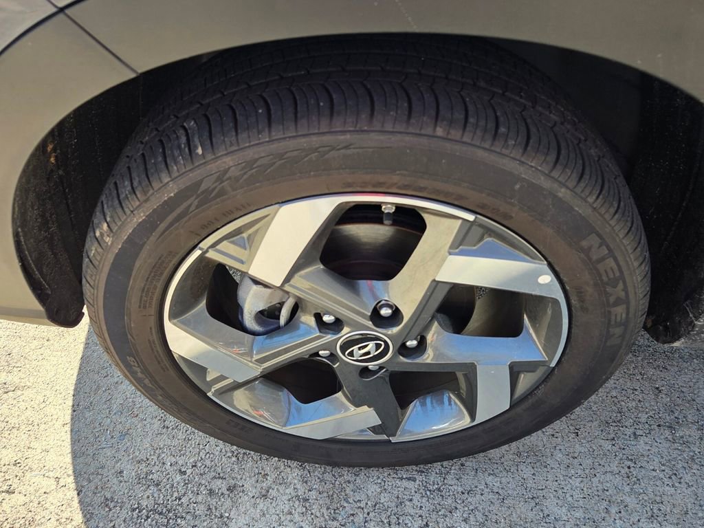 Used 2025 Hyundai Venue Limited image 10