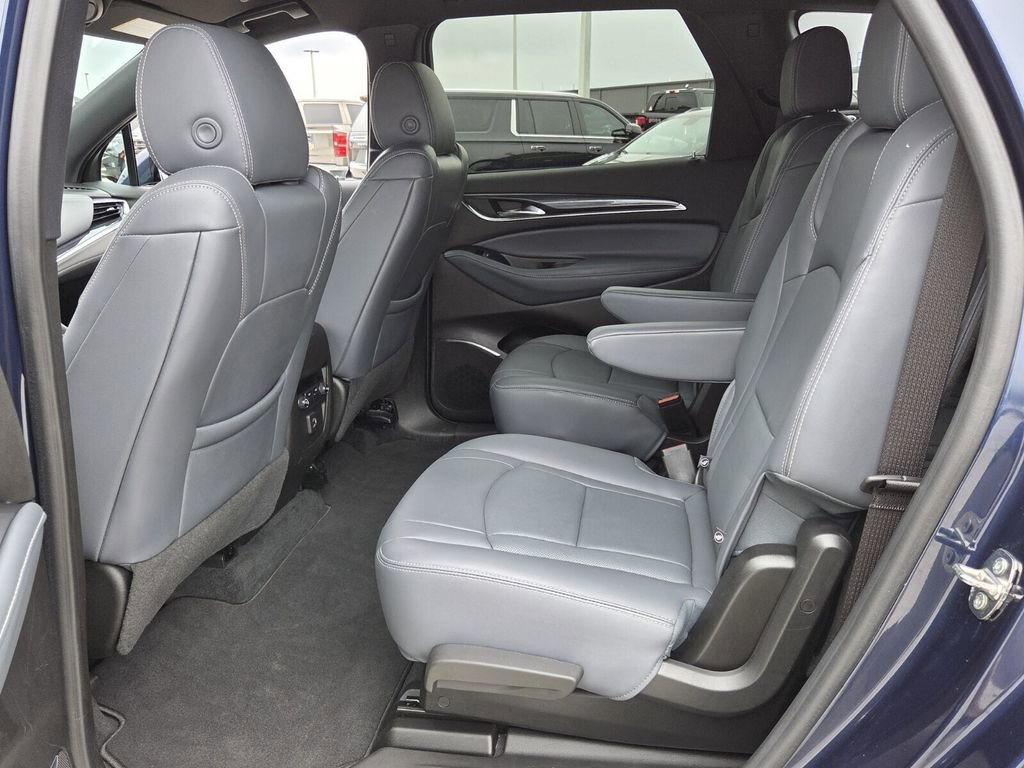 Used 2023 Buick Enclave Essence AWD/4WD image 12