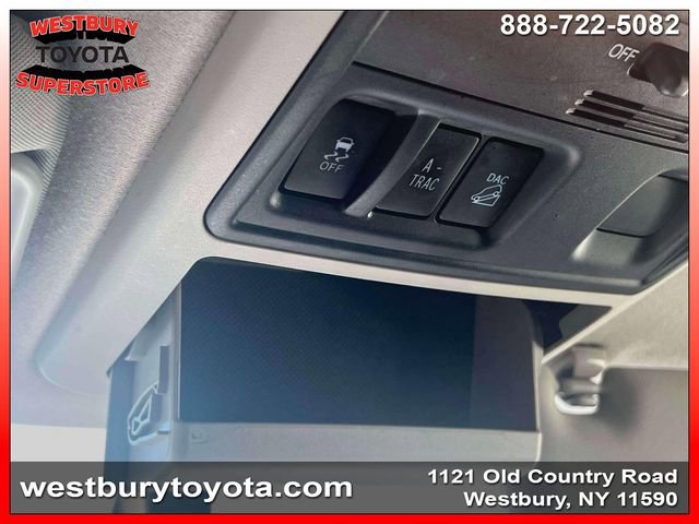 Used 2018 Toyota 4Runner SR5 AWD/4WD image 32