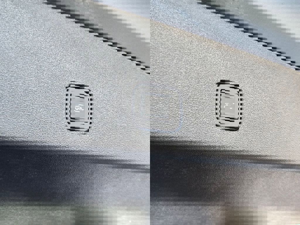 New 2026 Cadillac Optiq Sport 2 w/ LPO, Floor Liner Package image 32