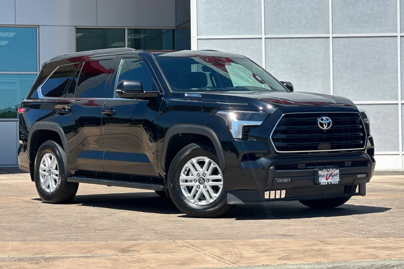 Certified 2025 Toyota Sequoia SR5 AWD/4WD image 2