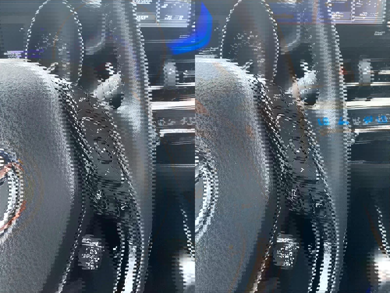 Used 2020 Toyota C-HR XLE FWD image 23