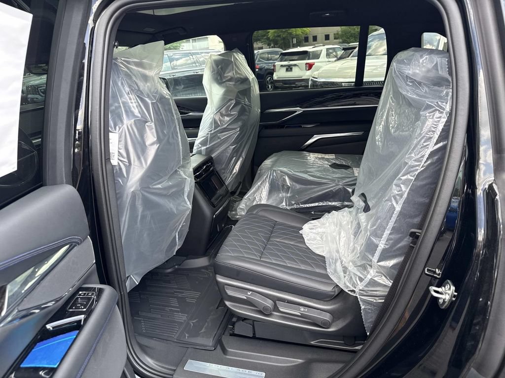 New 2026 Cadillac Escalade IQ Sport 1 w/ LPO, ONYX Package AWD/4WD image 9