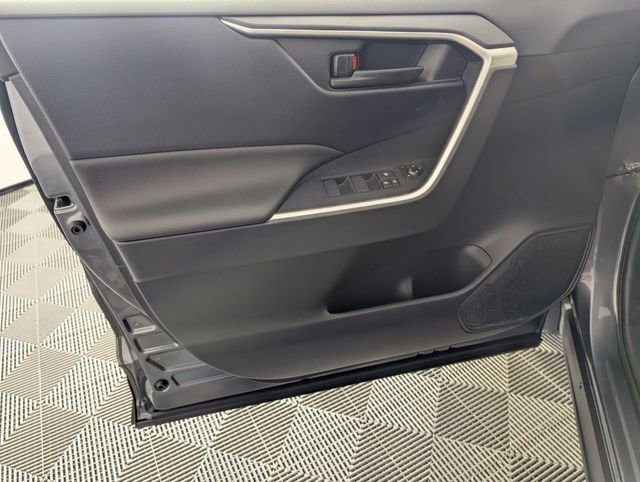 Used 2019 Toyota RAV4 LE image 10