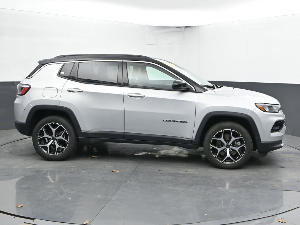 Used 2025 Jeep Compass Limited AWD/4WD image 12