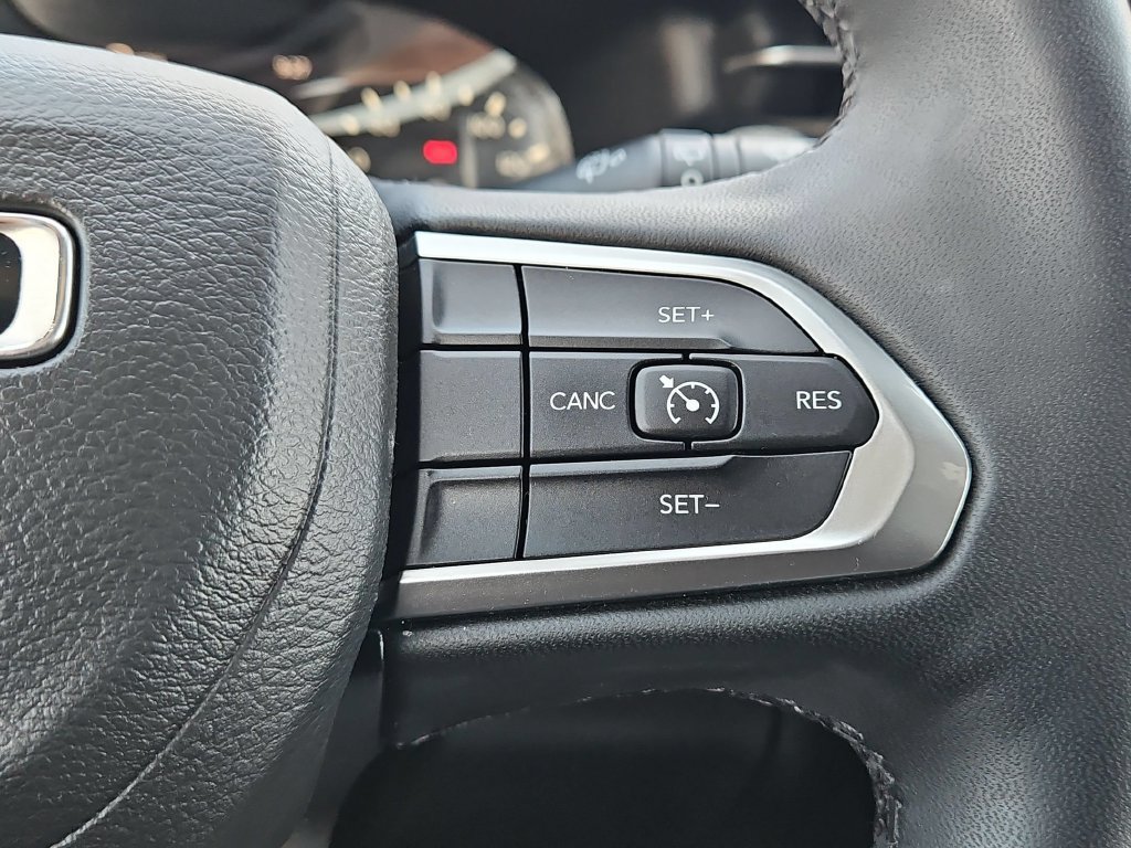 Used 2025 Jeep Compass Latitude w/ Sun & Sound Group AWD/4WD image 22