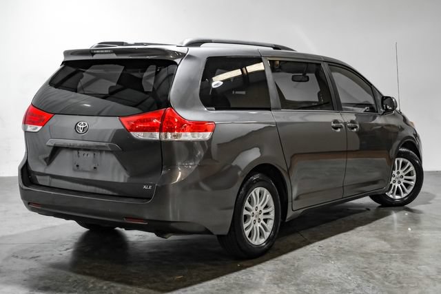 Used 2012 Toyota Sienna XLE FWD image 11