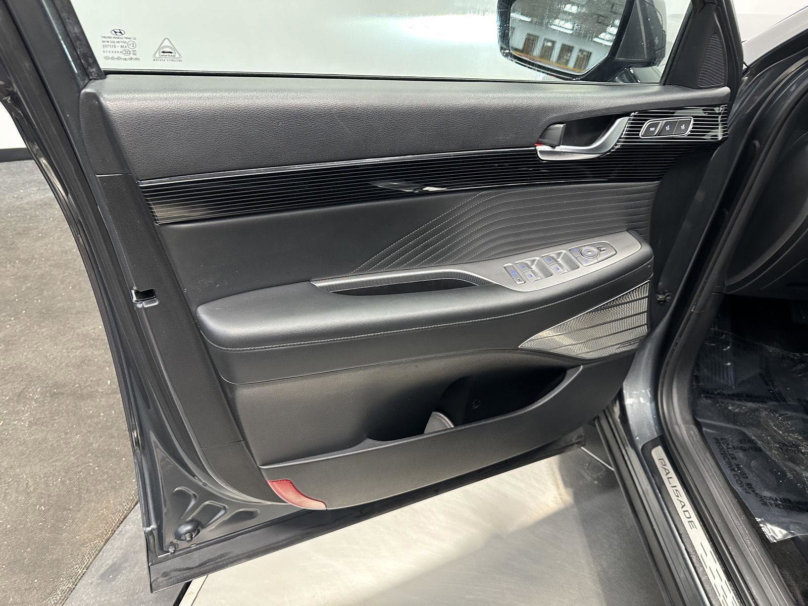 Used 2023 Hyundai Palisade Calligraphy image 9