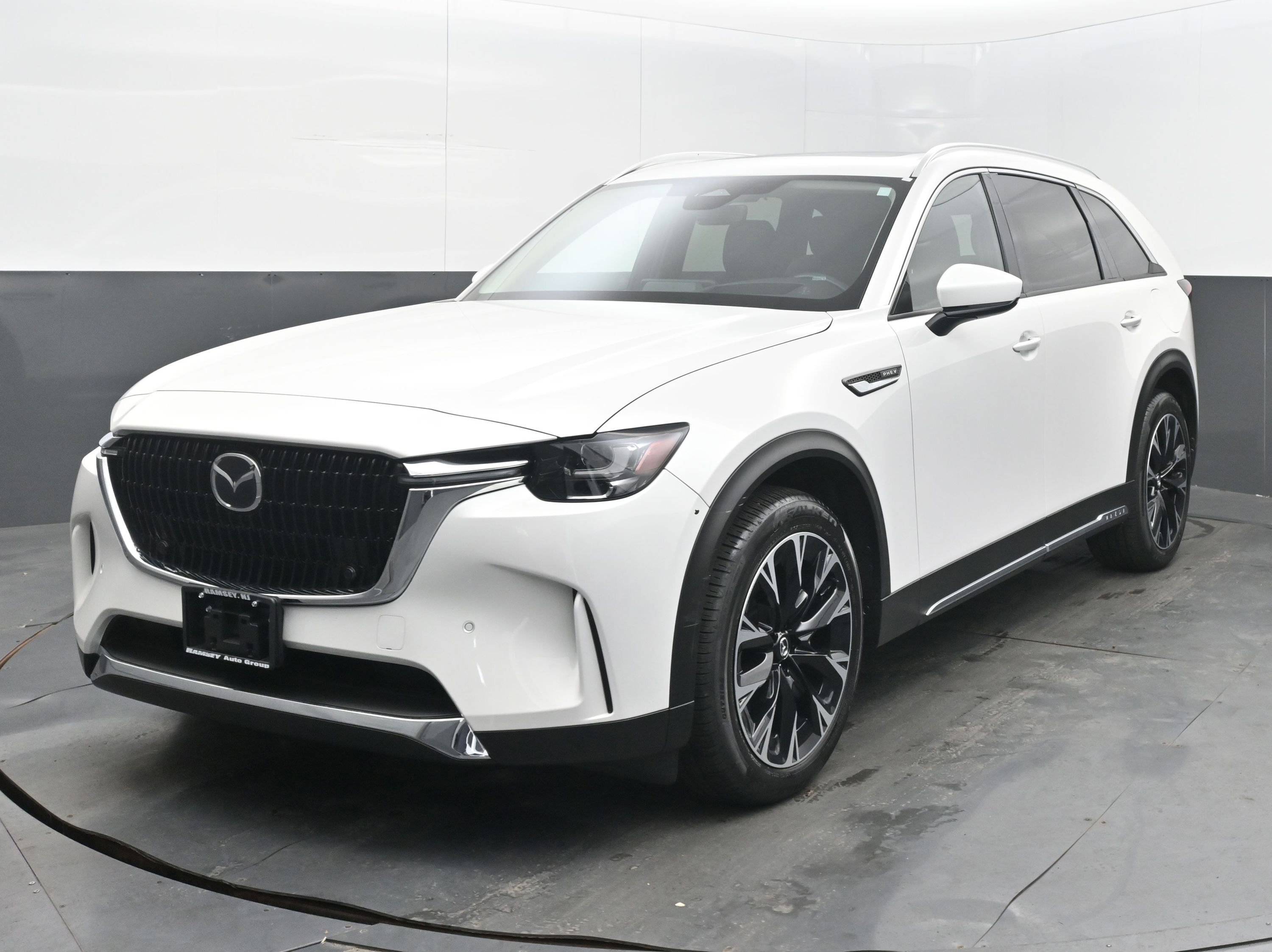 Used 2024 MAZDA CX-90 Plug-In Hybrid w/ Premium Pkg image 4