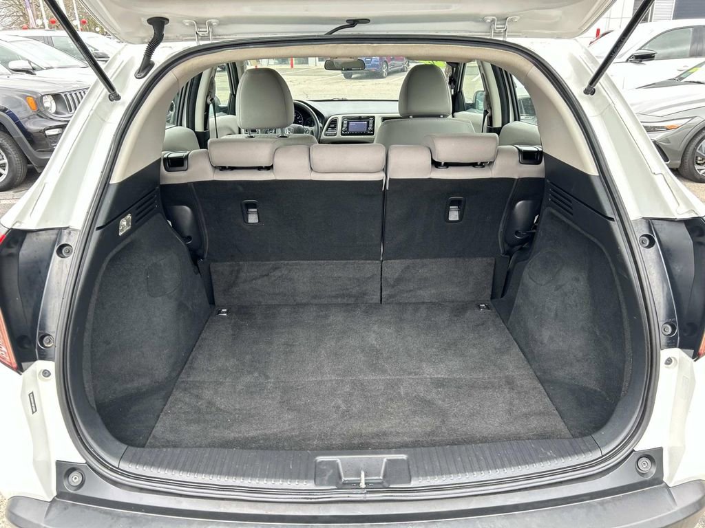 Used 2018 Honda HR-V LX image 11