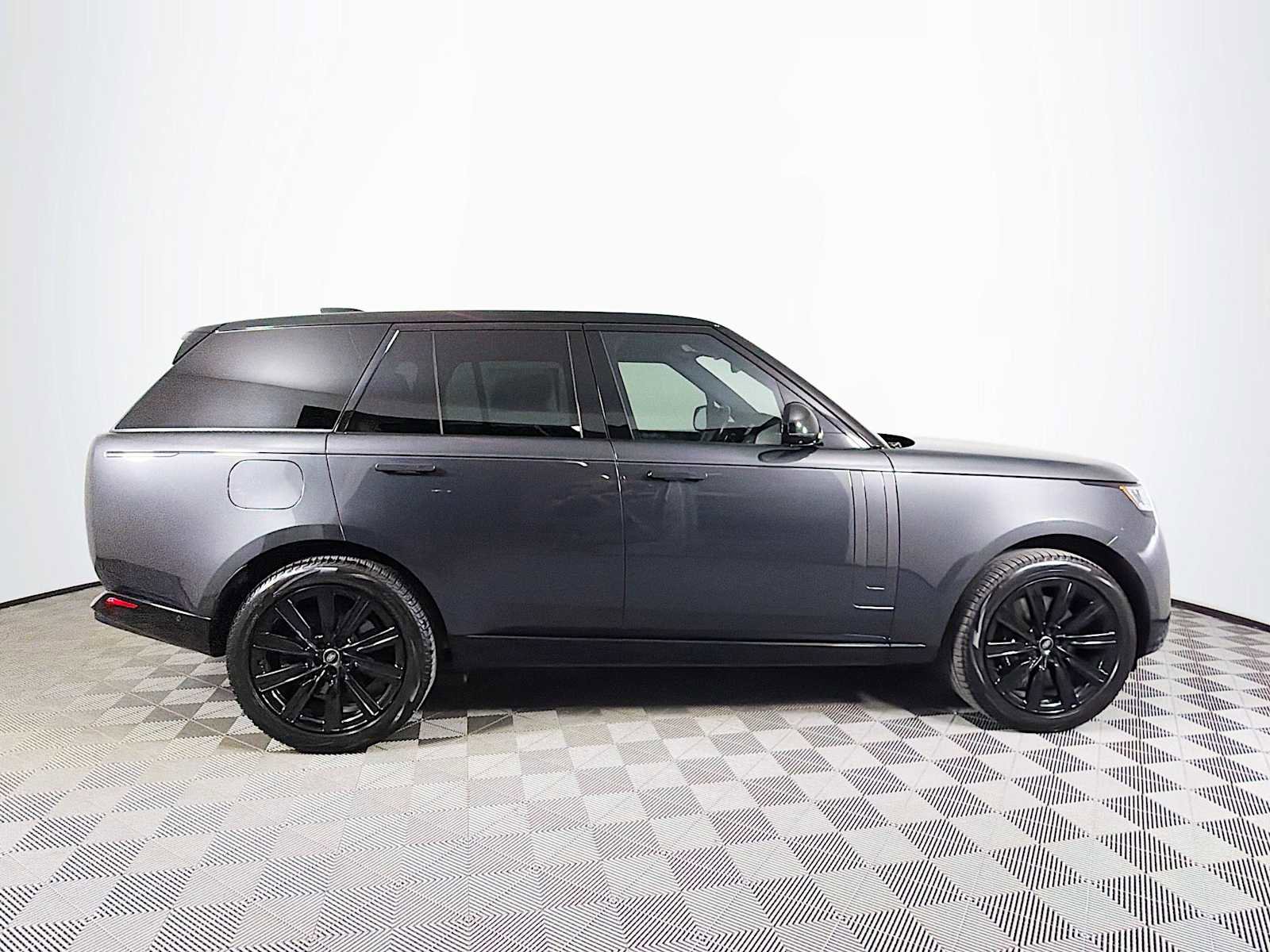 Used 2023 Land Rover Range Rover SE AWD/4WD image 4