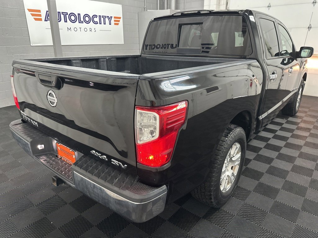 Used 2017 Nissan Titan SV image 9