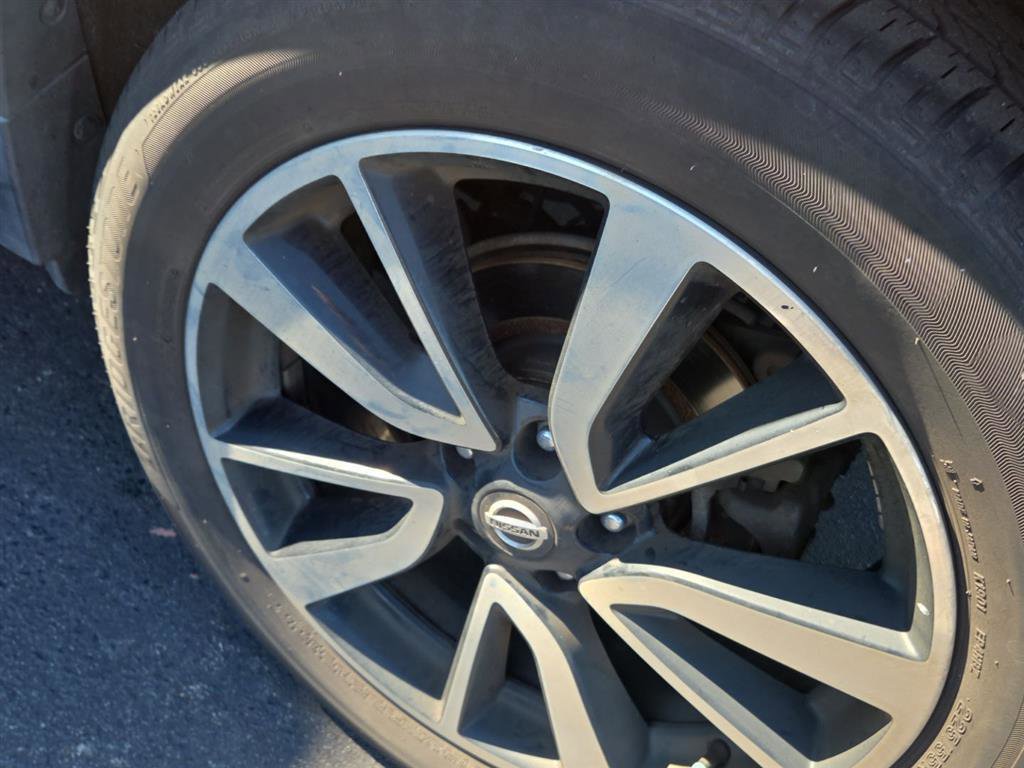 Used 2018 Nissan Rogue SL w/ Premium Package image 11