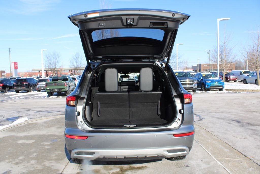 Used 2022 Mitsubishi Outlander SE image 9