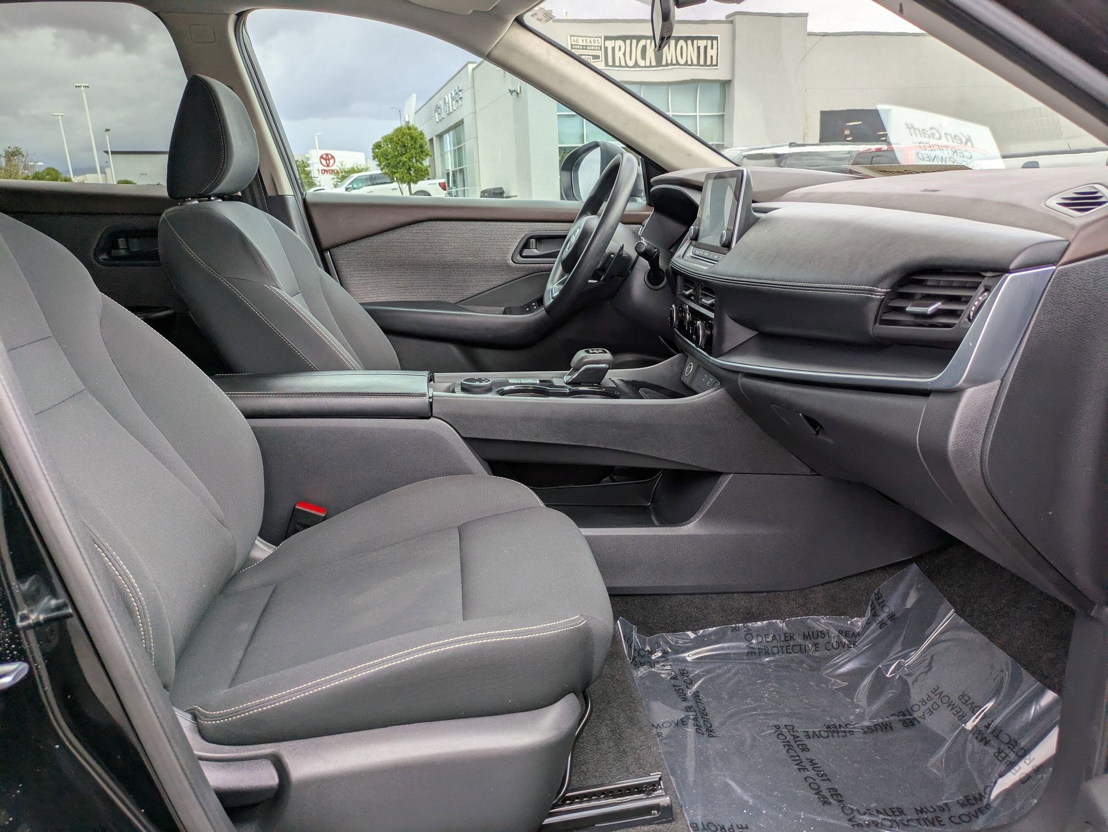 Used 2023 Nissan Rogue S image 30