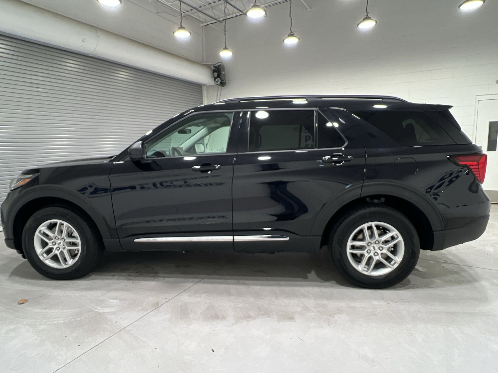 Used 2025 Ford Explorer Active image 5