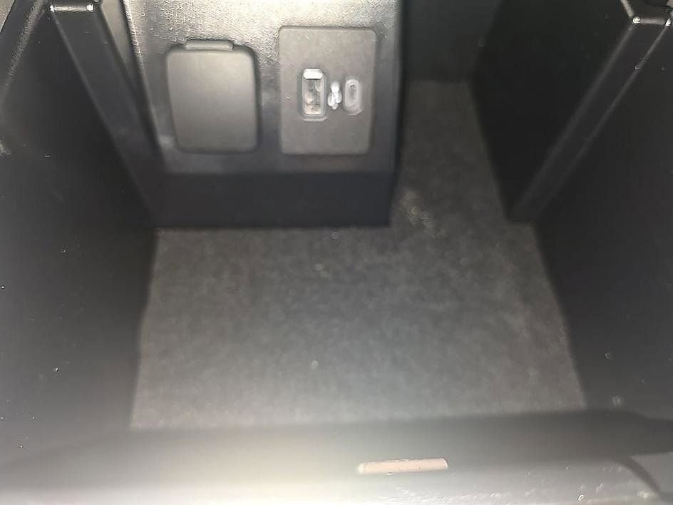 Used 2023 Ford Explorer XLT w/ Equipment Group 202A image 25