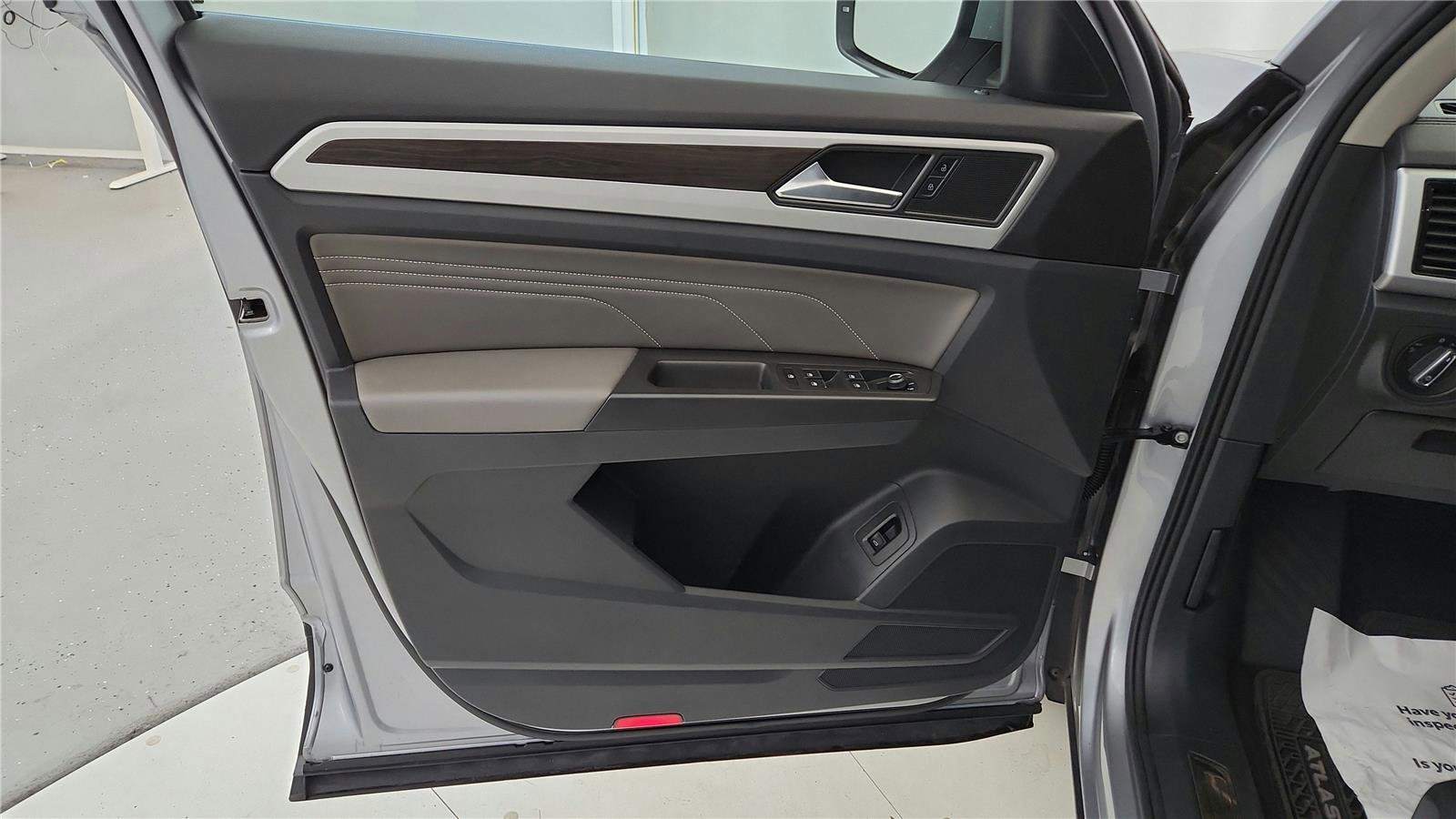 Used 2022 Volkswagen Atlas SE AWD/4WD image 24