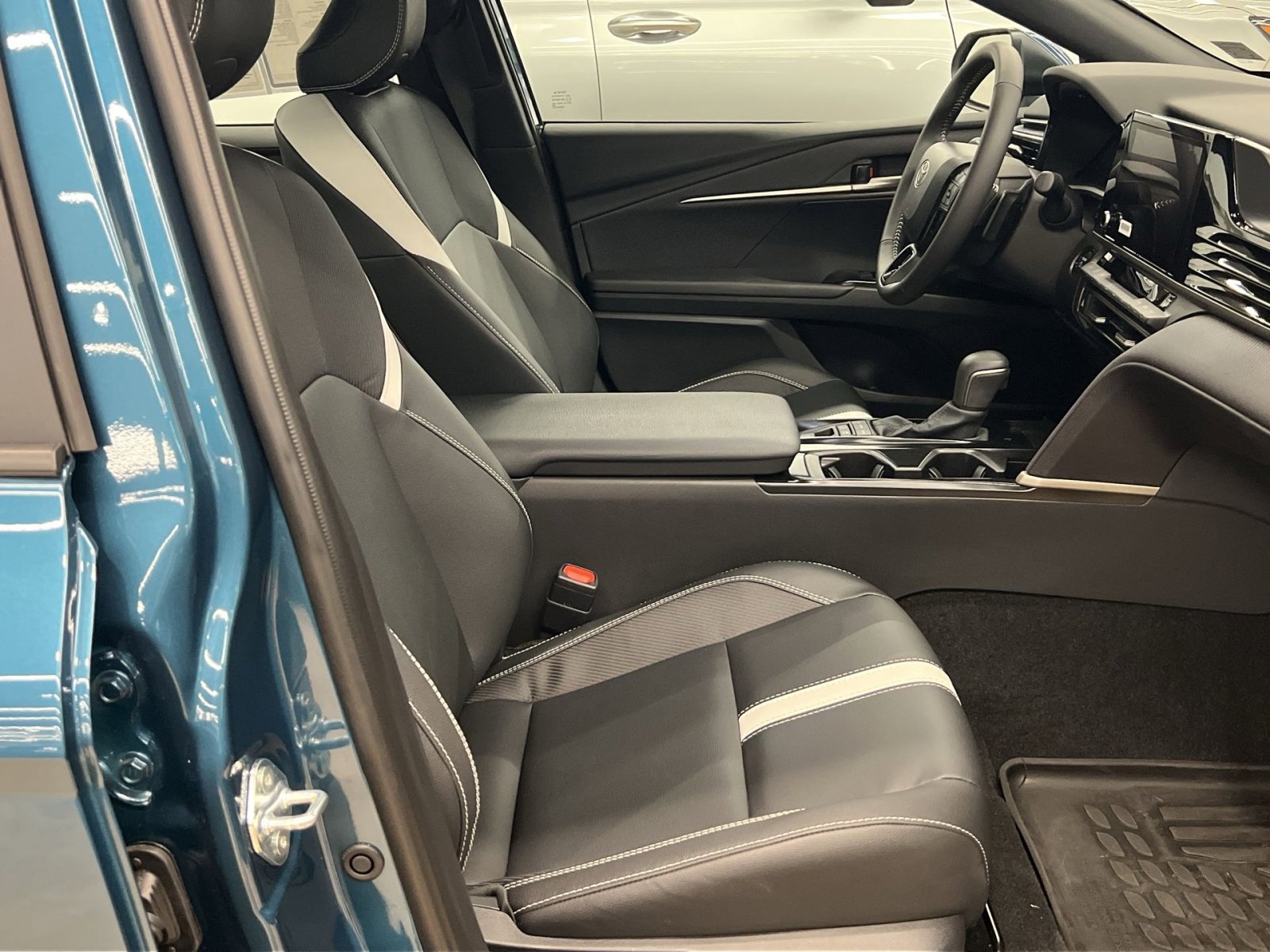 Used 2026 Toyota Camry SE FWD image 24