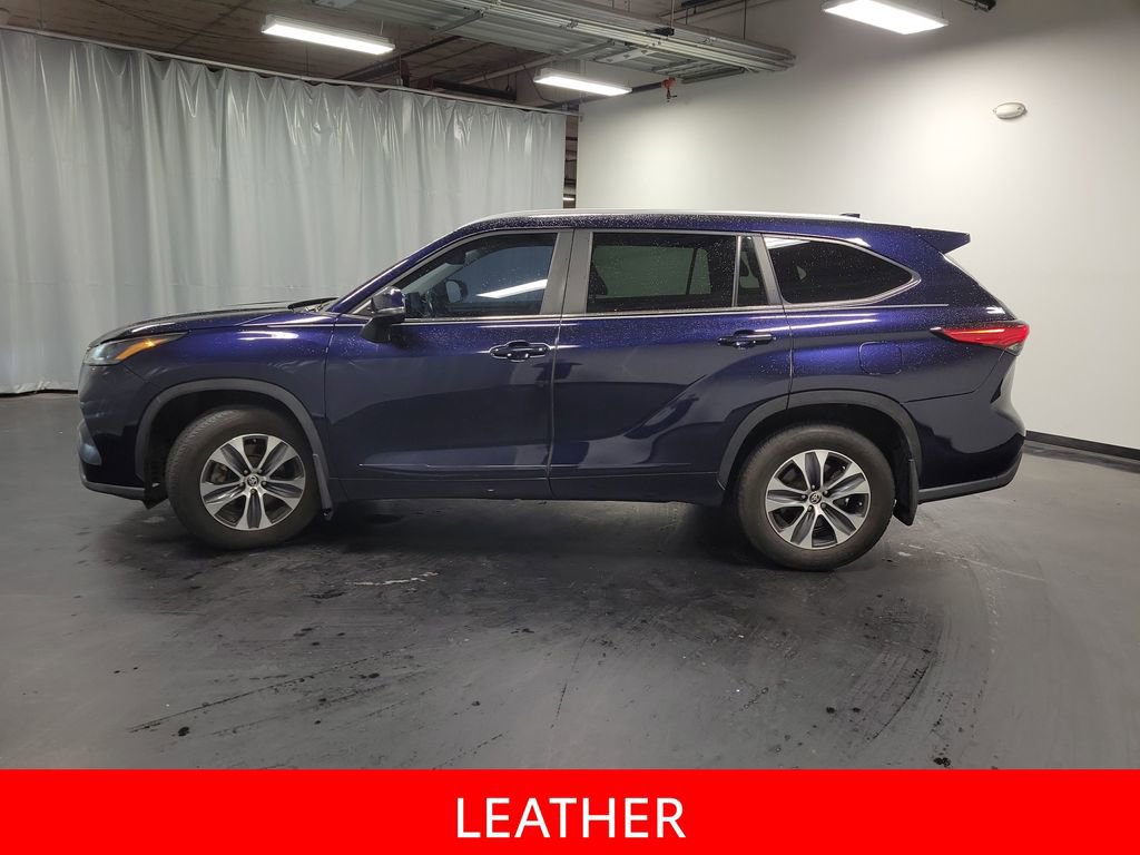 Used 2023 Toyota Highlander XLE AWD/4WD image 5