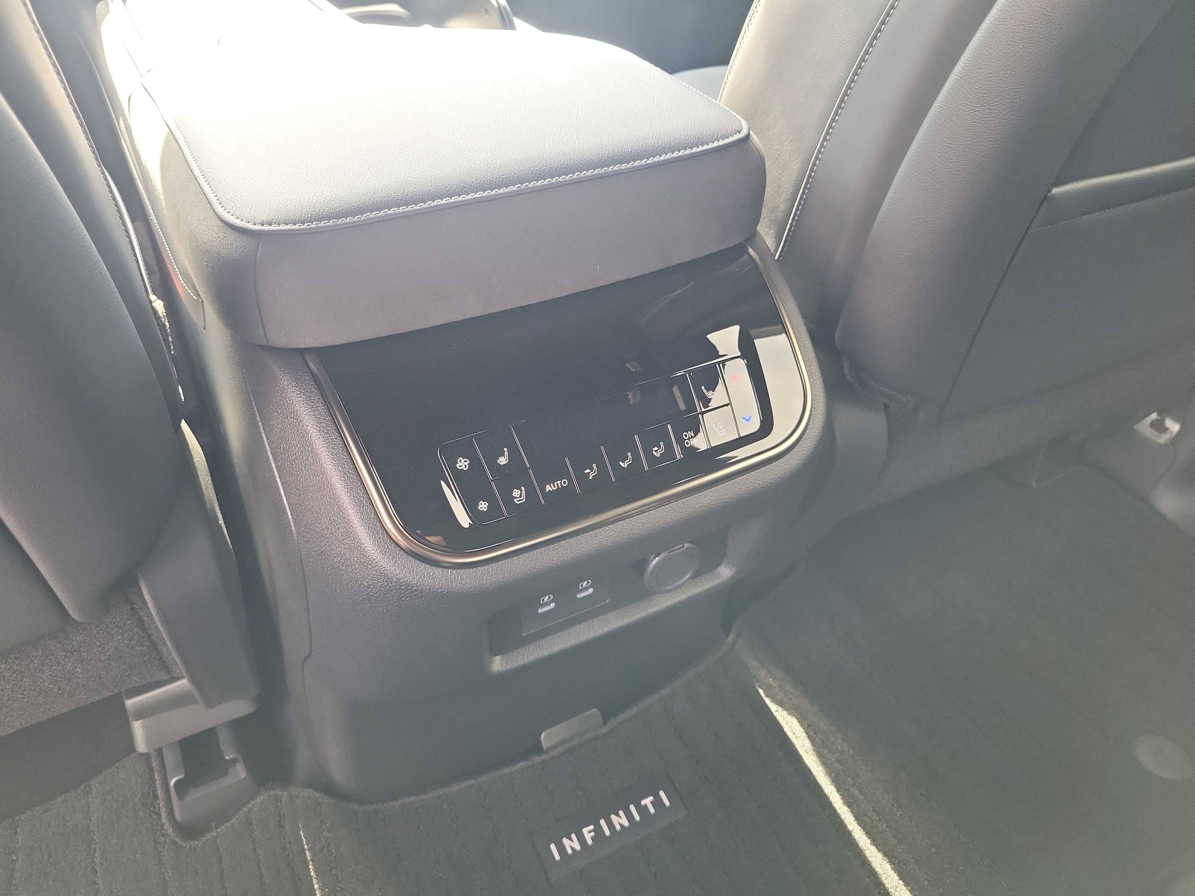 Certified 2026 INFINITI QX80 4WD w/ Sport Exterior Package image 9