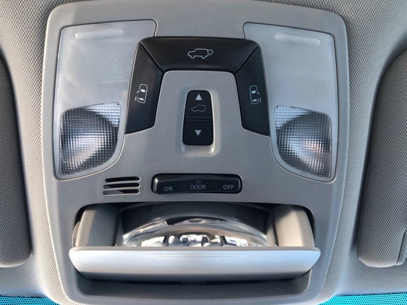 Used 2015 Toyota Sienna XLE FWD image 24
