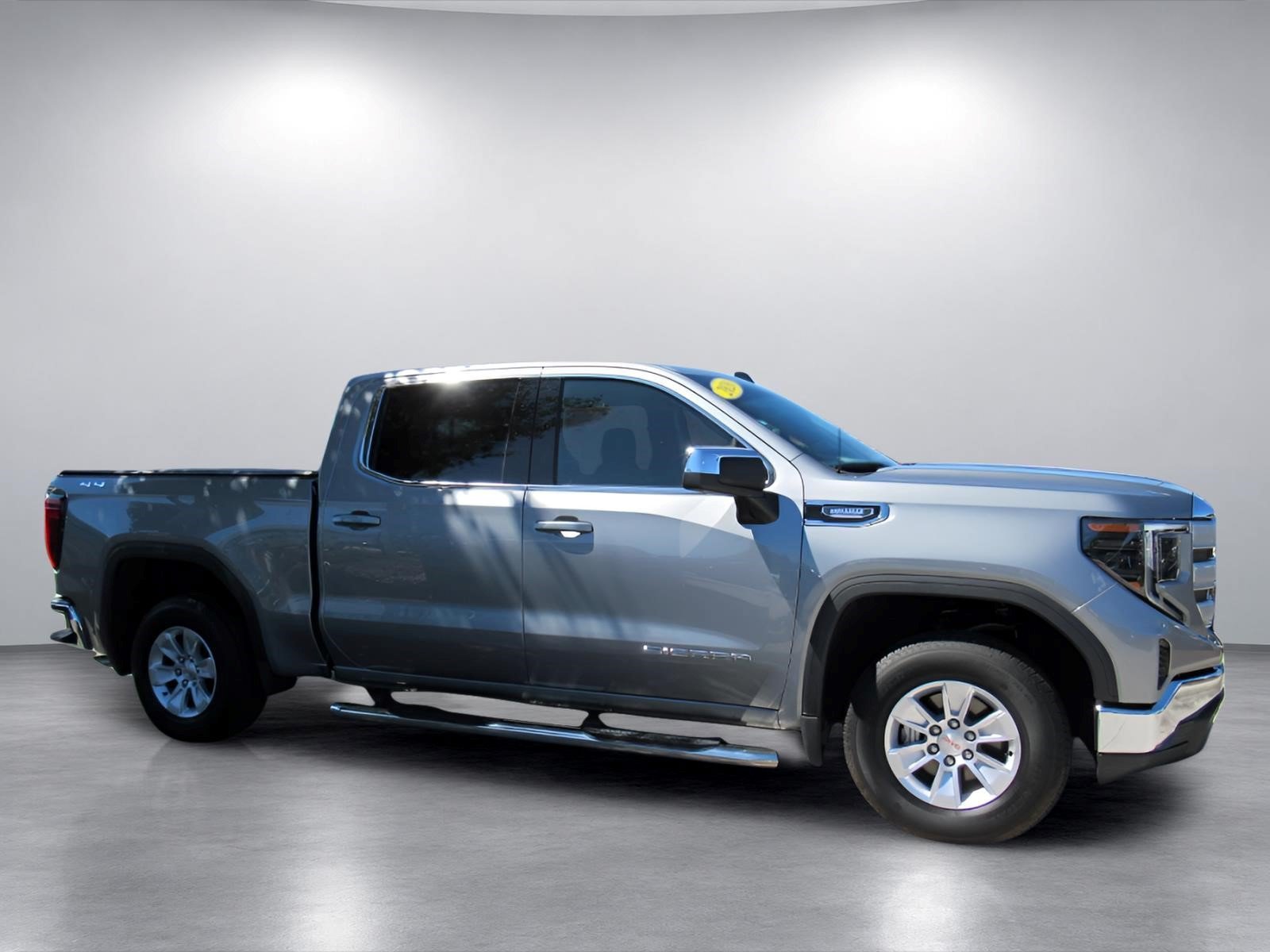 Used 2026 GMC Sierra 1500 SLE w/ Preferred Package AWD/4WD image 2