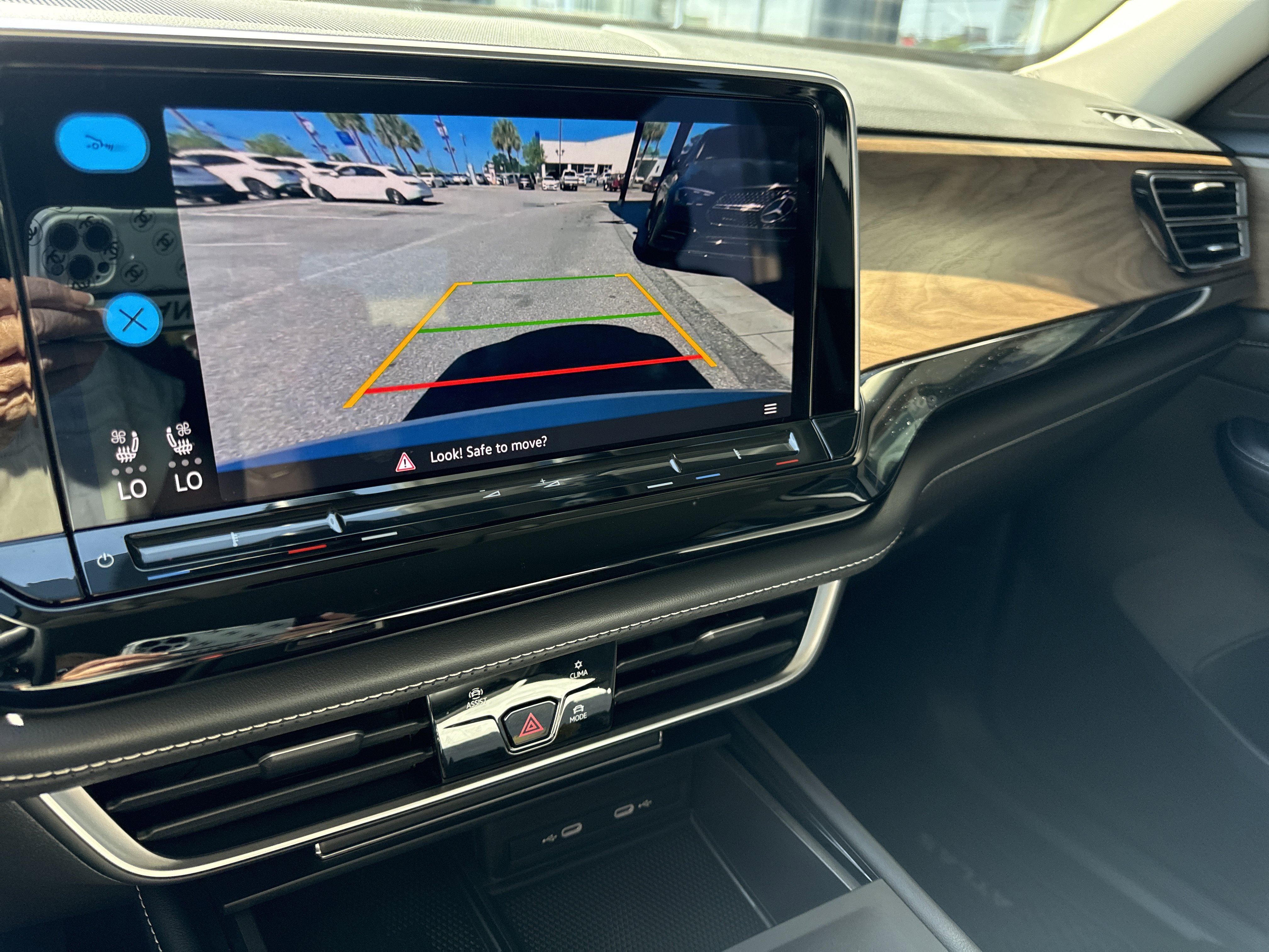 Used 2024 Volkswagen Atlas SE FWD image 9