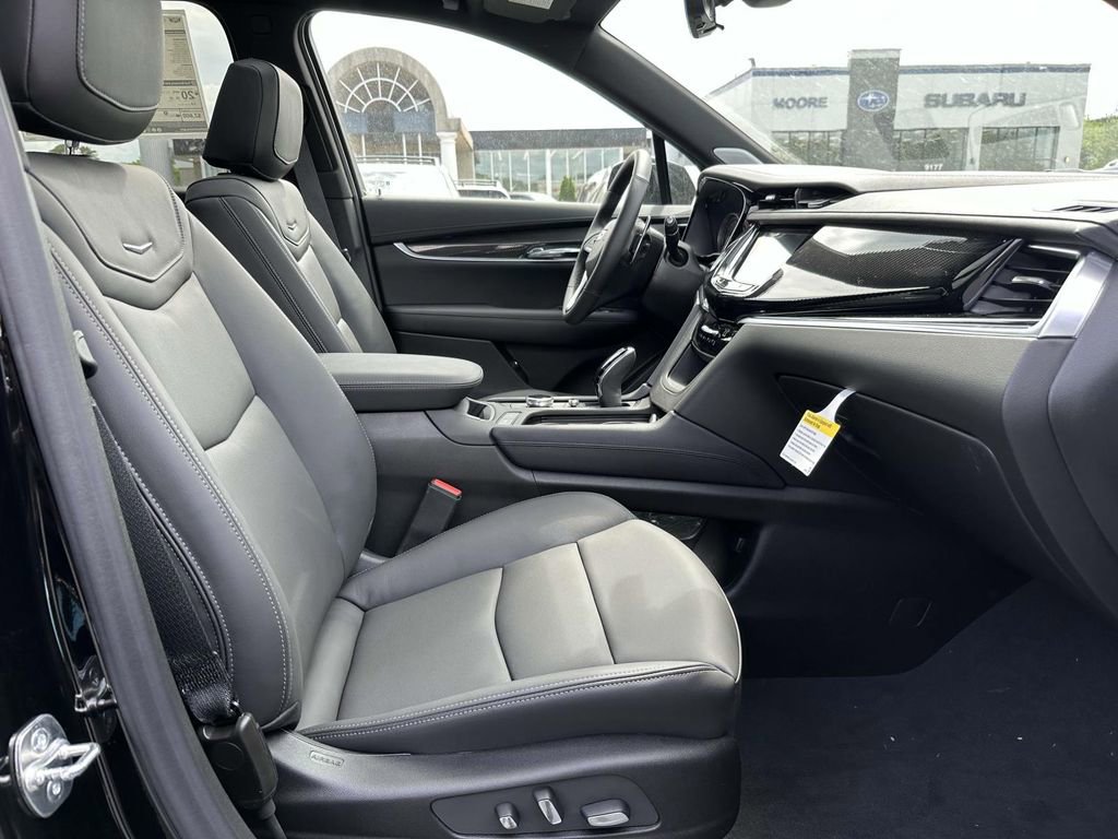 New 2025 Cadillac XT6 Sport w/ Technology Package AWD/4WD image 10