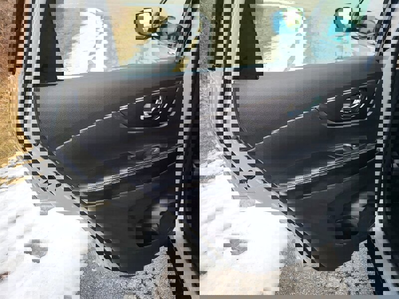 Used 2016 Nissan Rogue S image 25