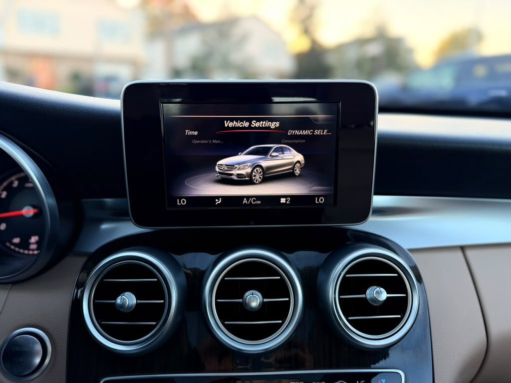 Used 2016 Mercedes-Benz C 300 4MATIC Sedan image 32