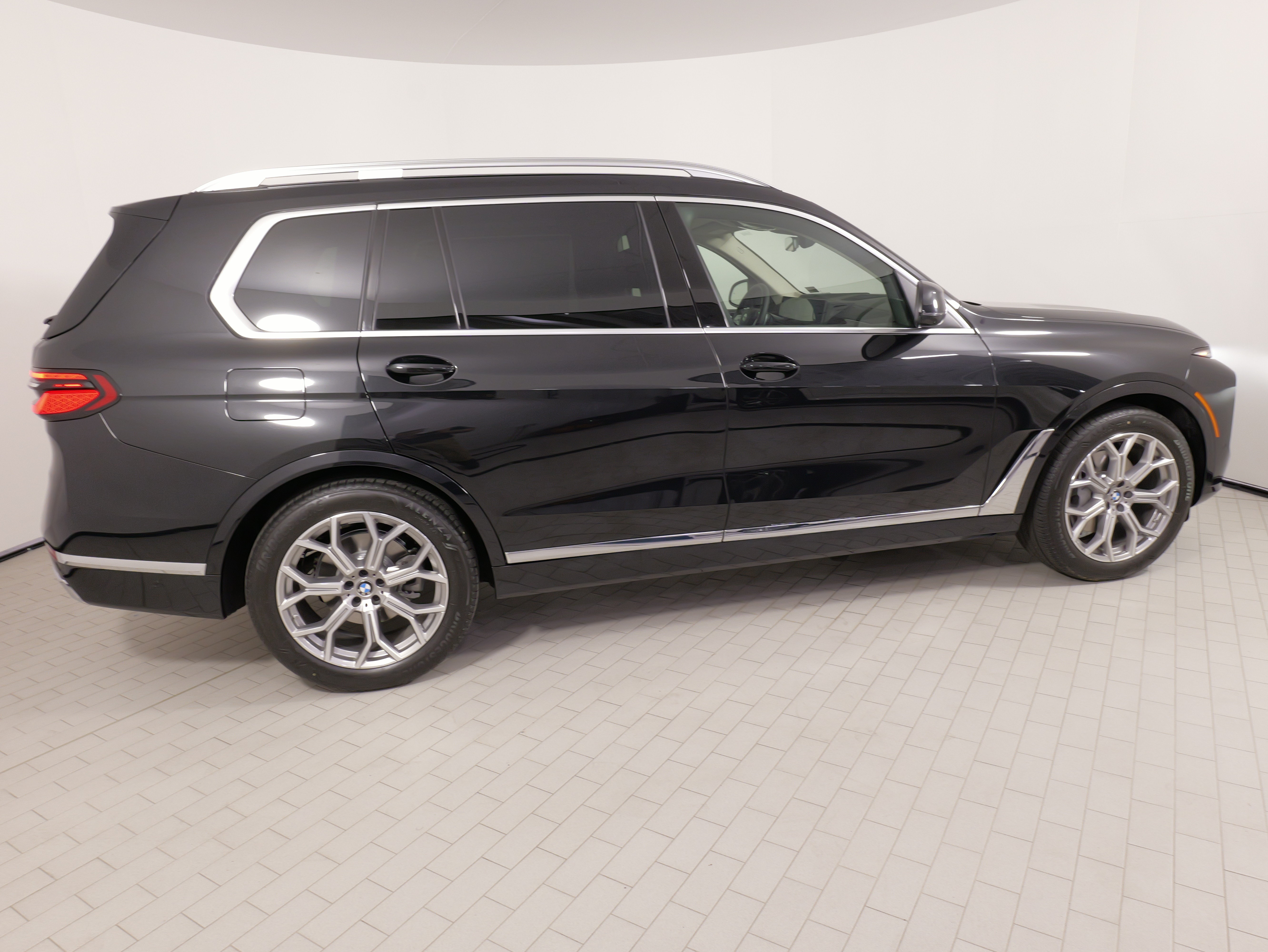 Used 2026 BMW X7 xDrive40i AWD/4WD image 9