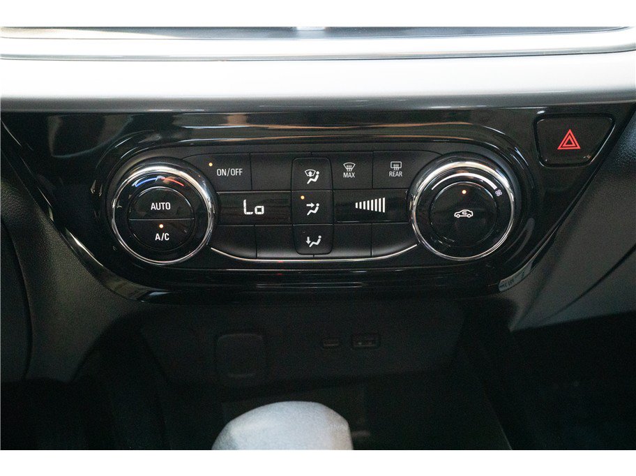 Used 2024 Chevrolet Trax LT FWD image 16