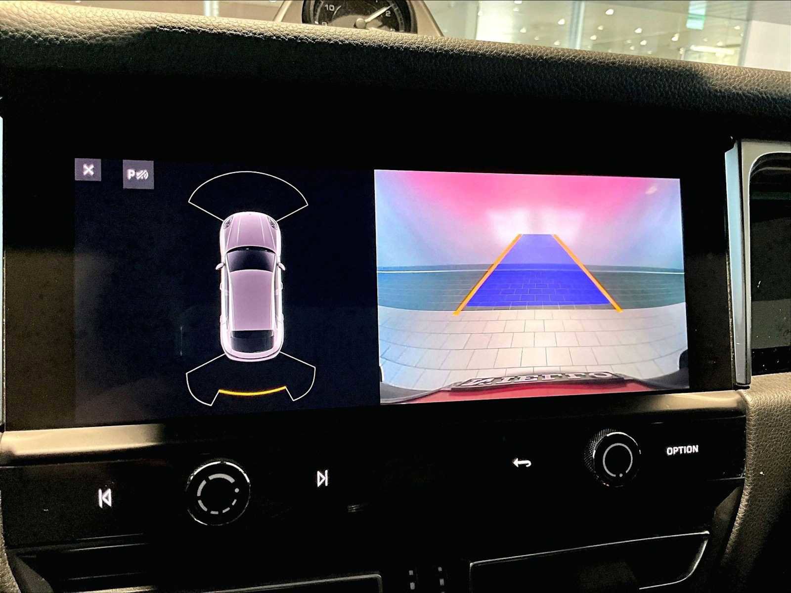 Used 2022 Porsche Macan image 28