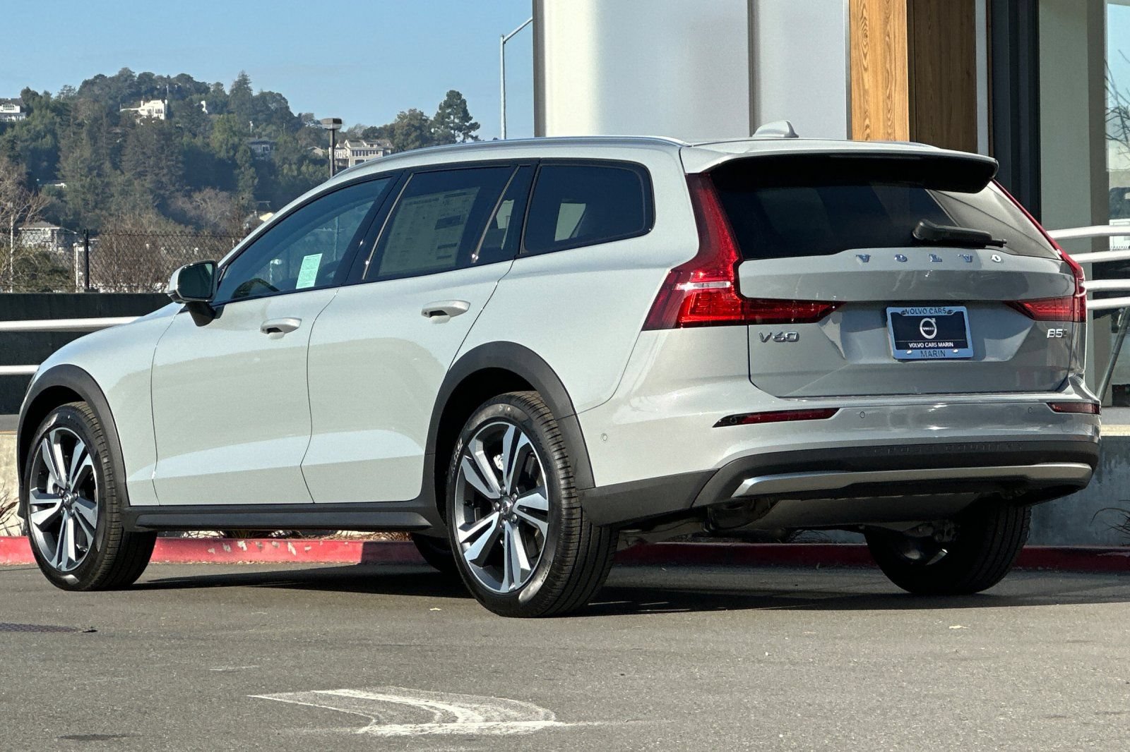 New 2026 Volvo V60 B5 Cross Country Plus w/ Climate Package AWD/4WD image 6