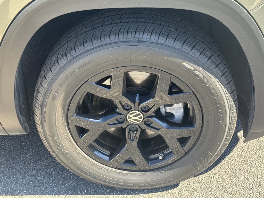 Used 2024 Volkswagen Atlas Peak Edition SE AWD/4WD image 12
