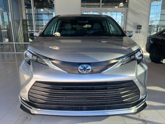Used 2024 Toyota Sienna XLE FWD image 4