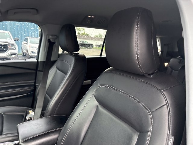 Used 2021 Ford Explorer XLT w/ Equipment Group 202A AWD/4WD image 9