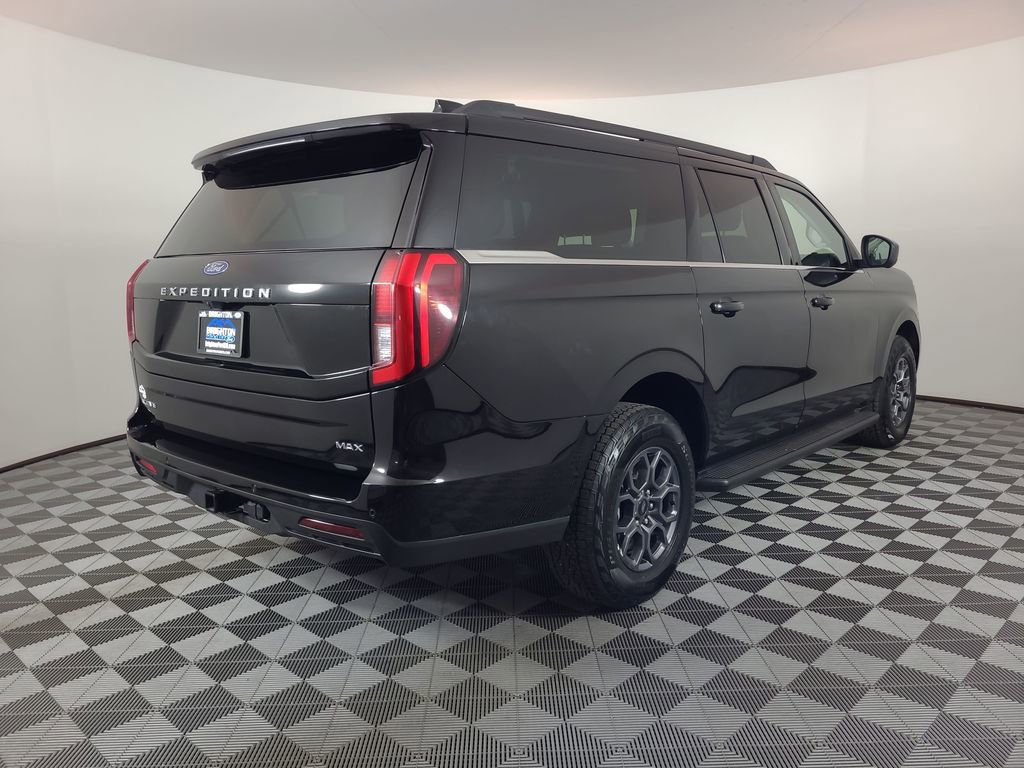 Used 2025 Ford Expedition Max Active AWD/4WD image 3