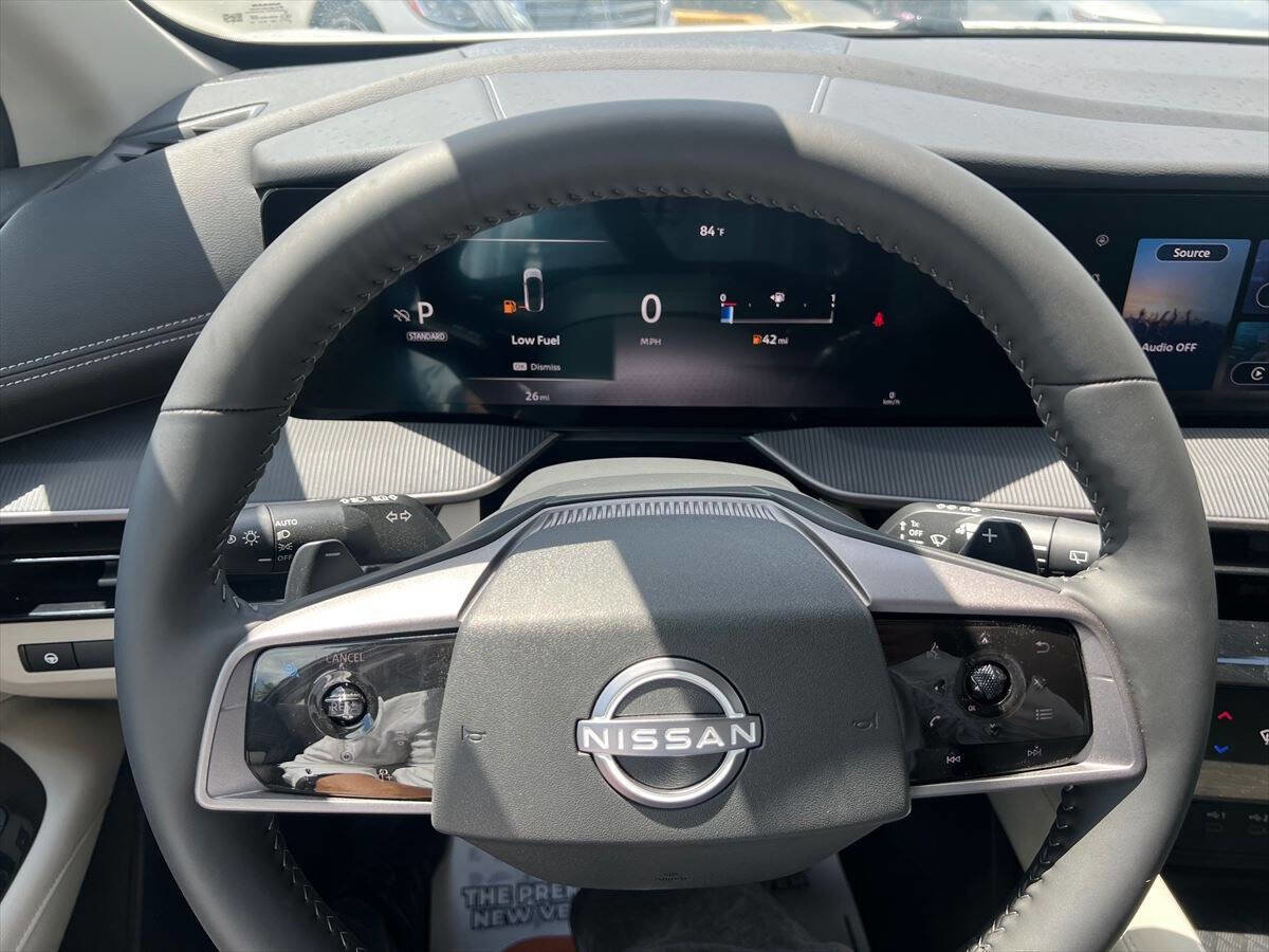 Used 2025 Nissan Murano SV FWD image 10