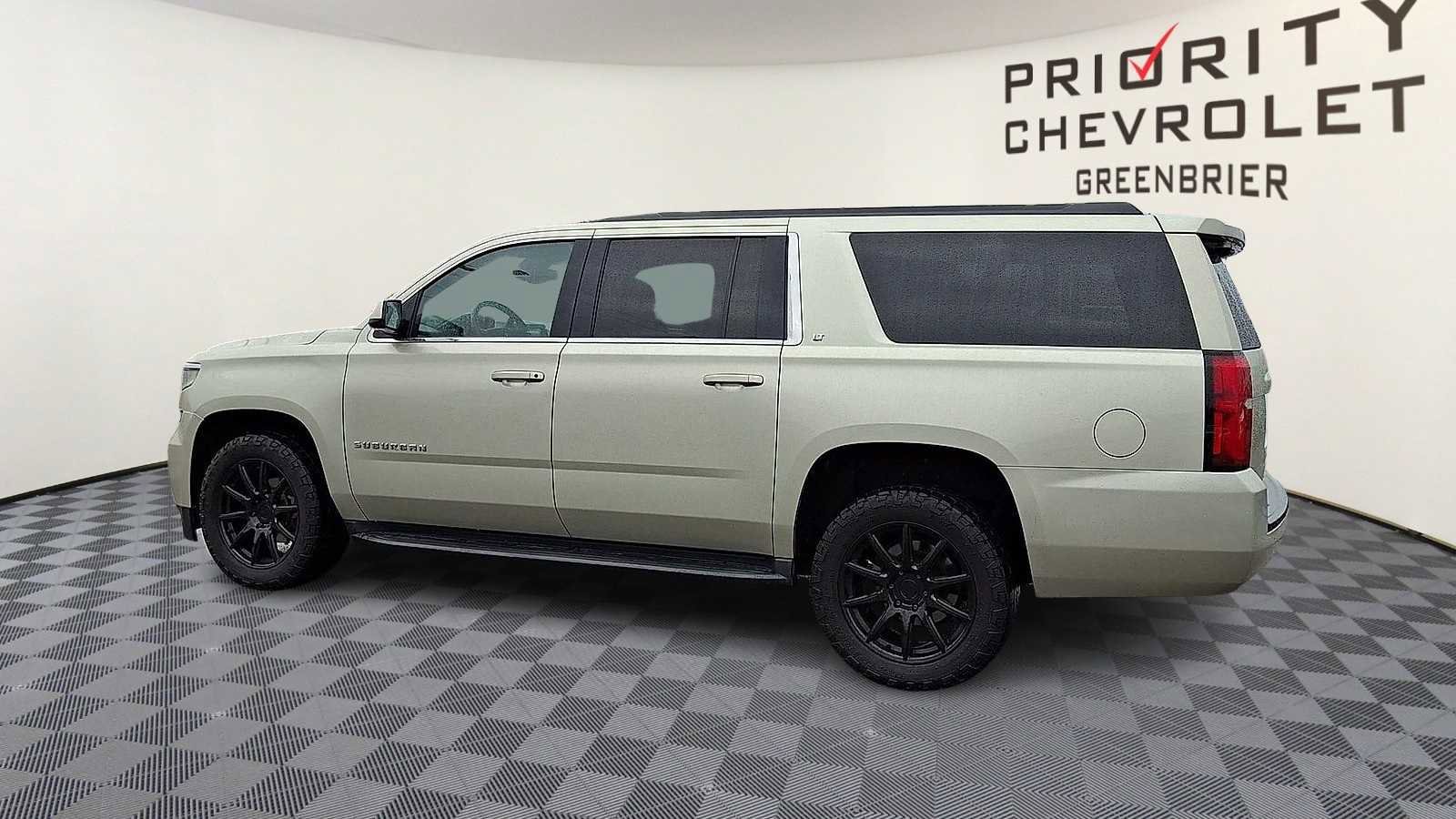 Used 2017 Chevrolet Suburban LT image 6