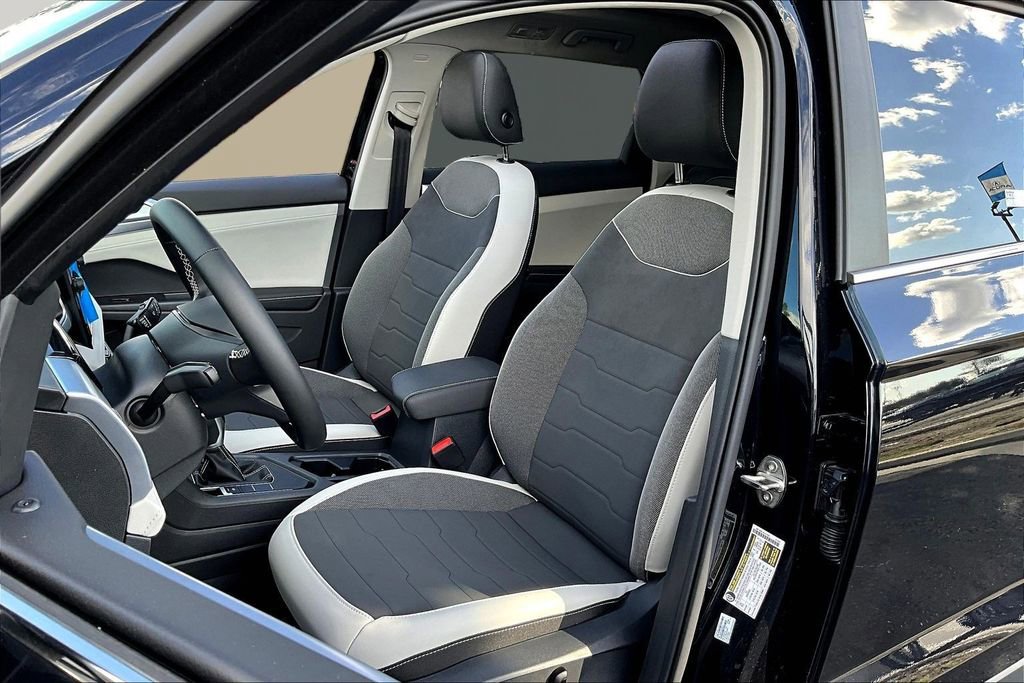 New 2026 Volkswagen Taos SE image 20