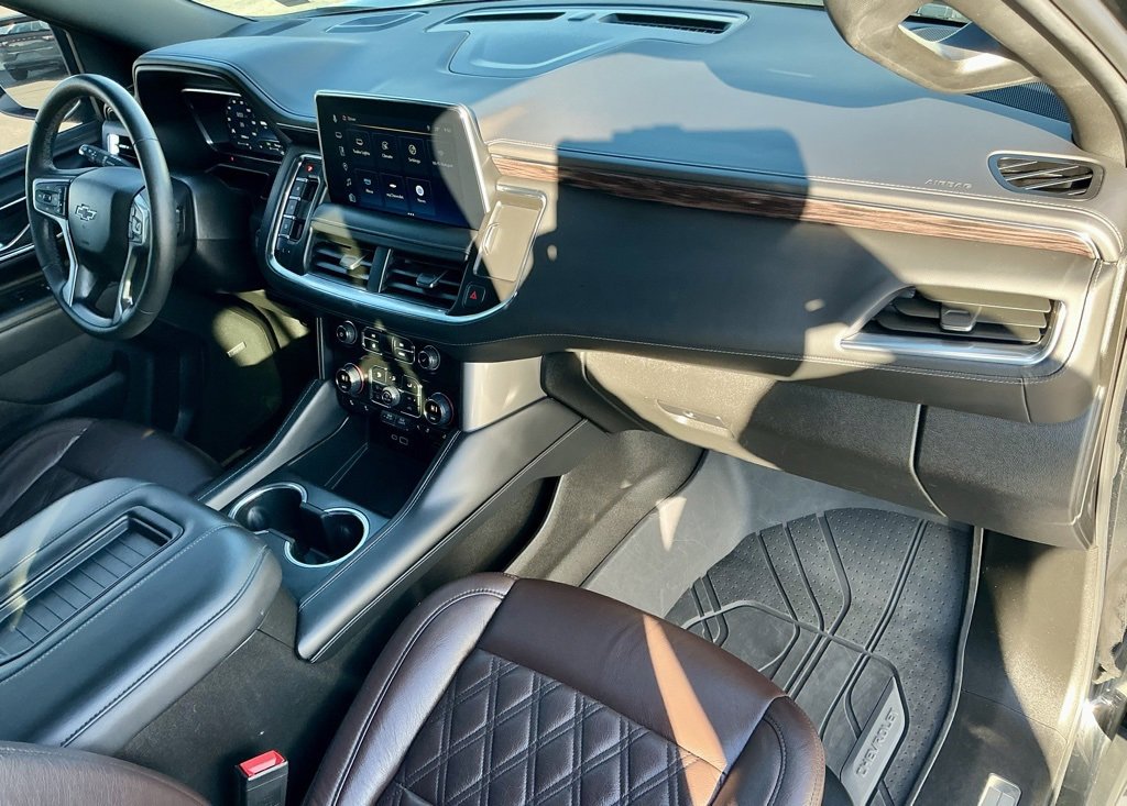 Used 2023 Chevrolet Suburban Z71 w/ Luxury Package image 24