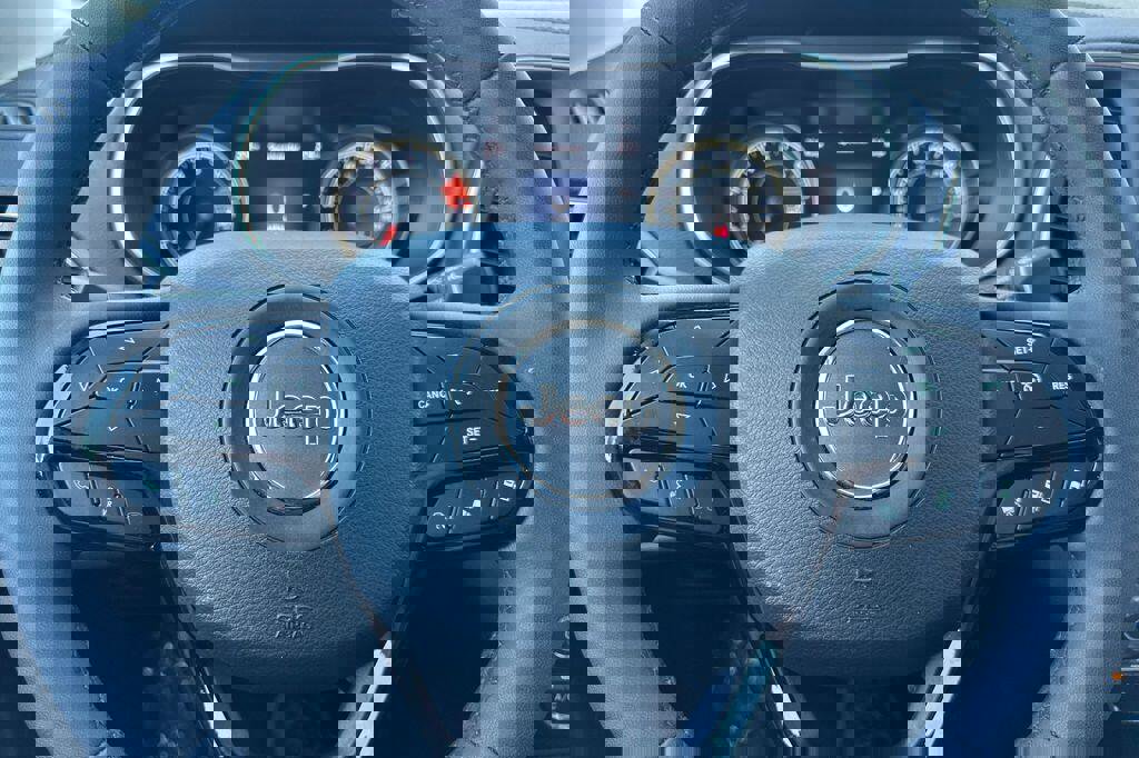 Used 2023 Jeep Cherokee Altitude Lux w/ Lux Elite Package image 24