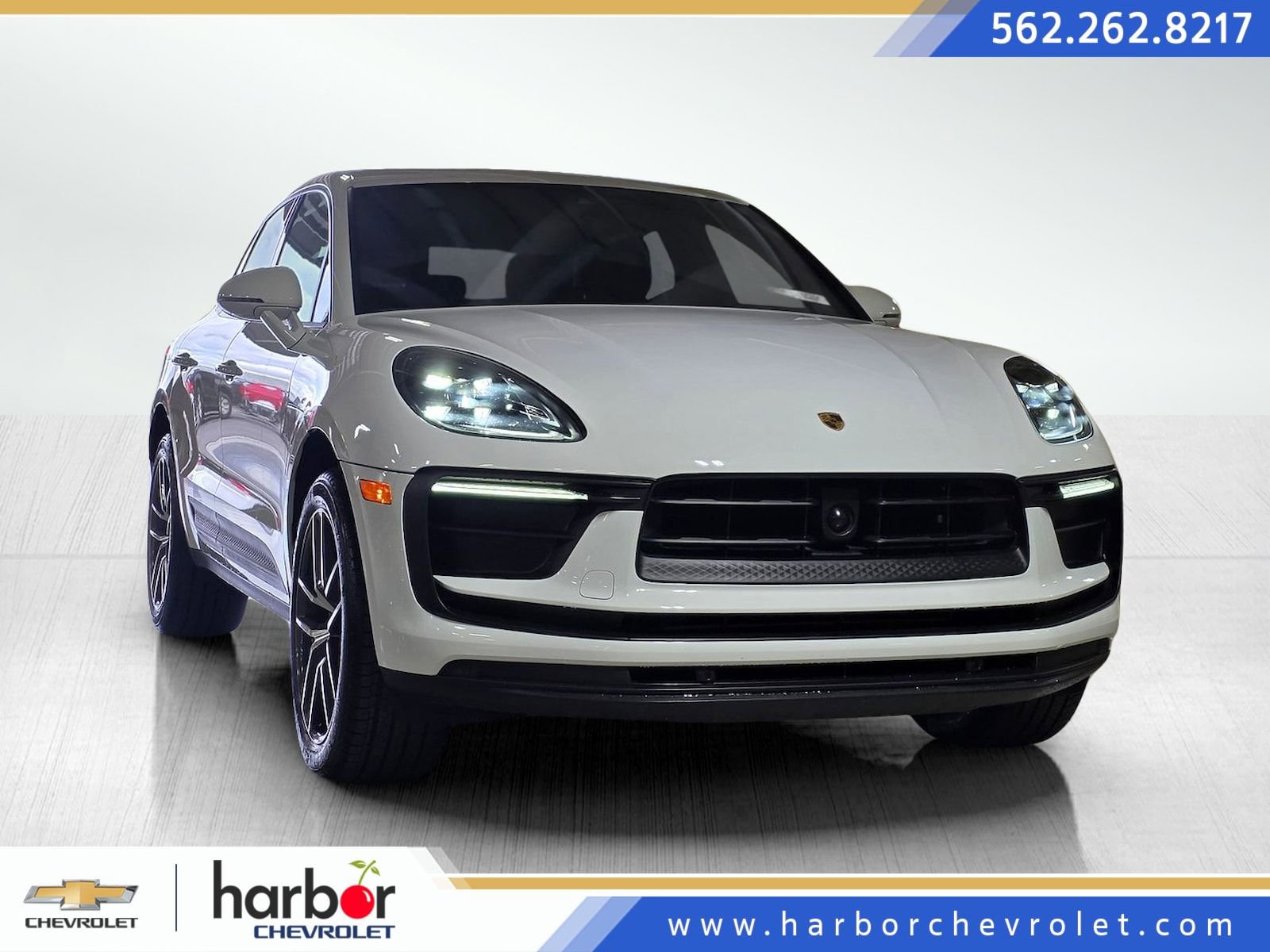 Used 2024 Porsche Macan AWD/4WD image 1